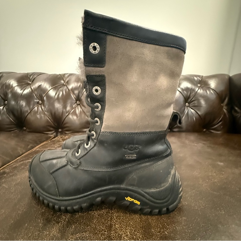 UGG Women’s Adirondack Chestnut Boots Size 9